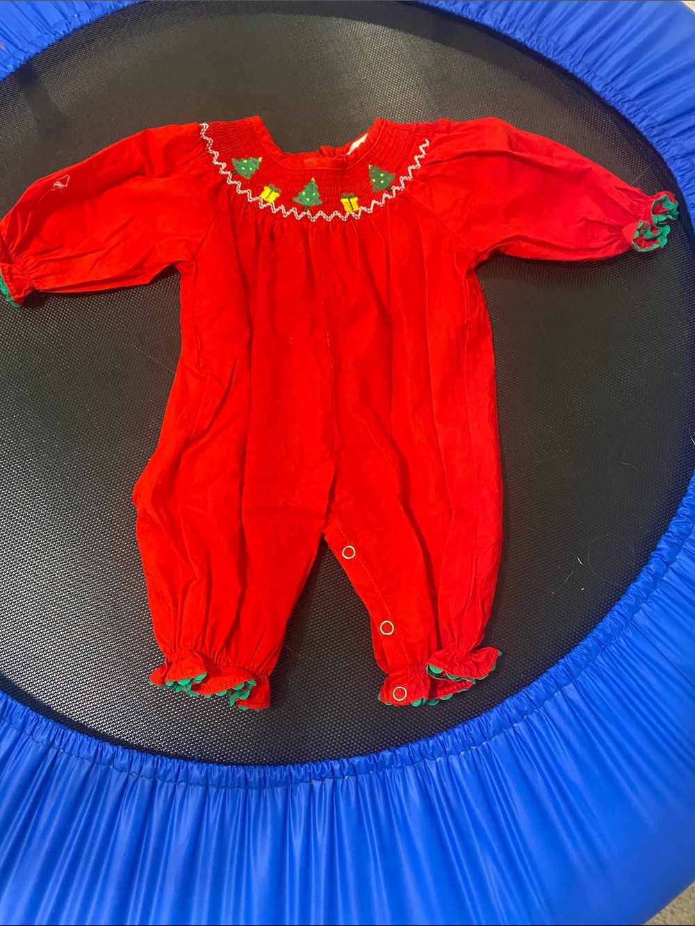 NWOT Marie Nicole Christmas smocked outfit 0-3 months